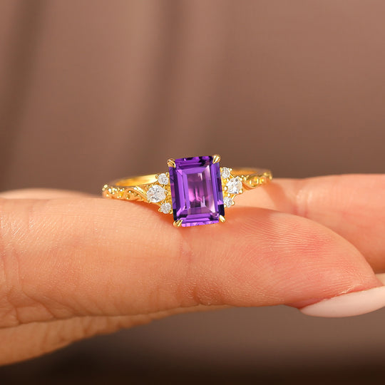 Unique 2CT Feuille inspirée Taille Émeraude Bague de fiançailles en or jaune 14 carats avec améthyste naturelle Bague de mariage en filigrane