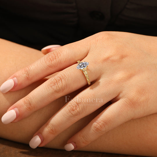 Bague Solitaire Diamant Synthétique Taille Marquise Or Jaune Massif Bague de Fiançailles Filigrane (Certifiée IGI)
