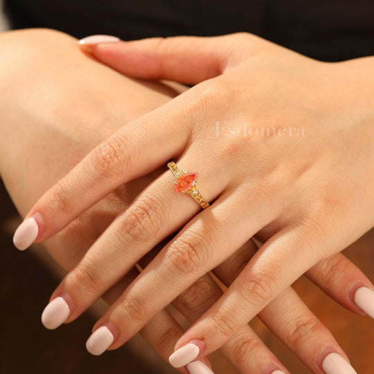 Durchbrochener floraler Marquise-Ring mit grünem Sonnenstein, Vintage-Filigranring für Damen