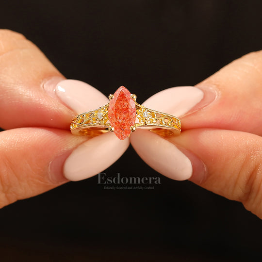 Durchbrochener floraler Marquise-Ring mit grünem Sonnenstein, Vintage-Filigranring für Damen