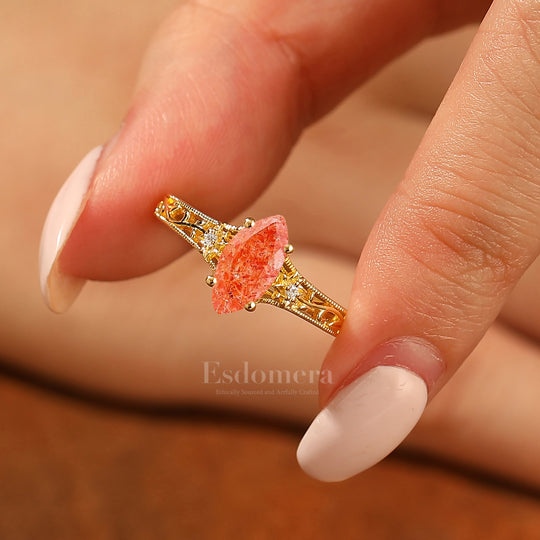 Durchbrochener floraler Marquise-Ring mit grünem Sonnenstein, Vintage-Filigranring für Damen