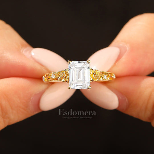 Bague à jonc filigrane orné Coupe émeraude inspirée de feuille Bague de fiançailles en moissanite en or jaune 14 carats Bague de mariage filigrane