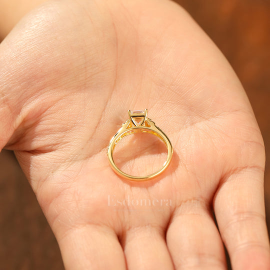 Bague à jonc filigrane orné Coupe émeraude inspirée de feuille Bague de fiançailles en moissanite en or jaune 14 carats Bague de mariage filigrane