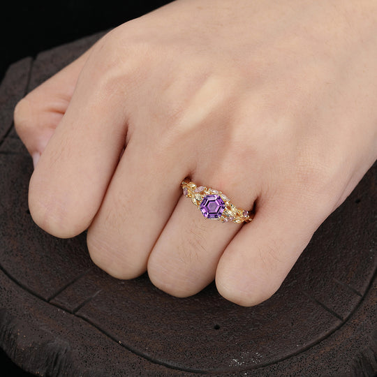 Anillo de compromiso de amatista con corte hexagonal inspirado en hojas Anillo nupcial único de oro macizo para aniversario