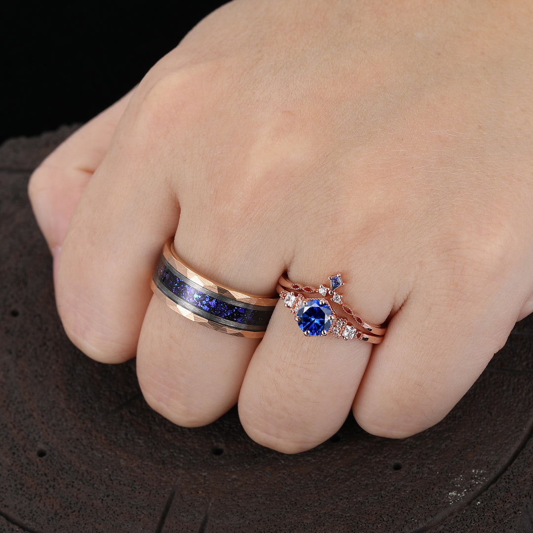 Delicaat ringenset voor koppels met ronde saffier en milgrain, roségoud verguld, bijpassende ringen