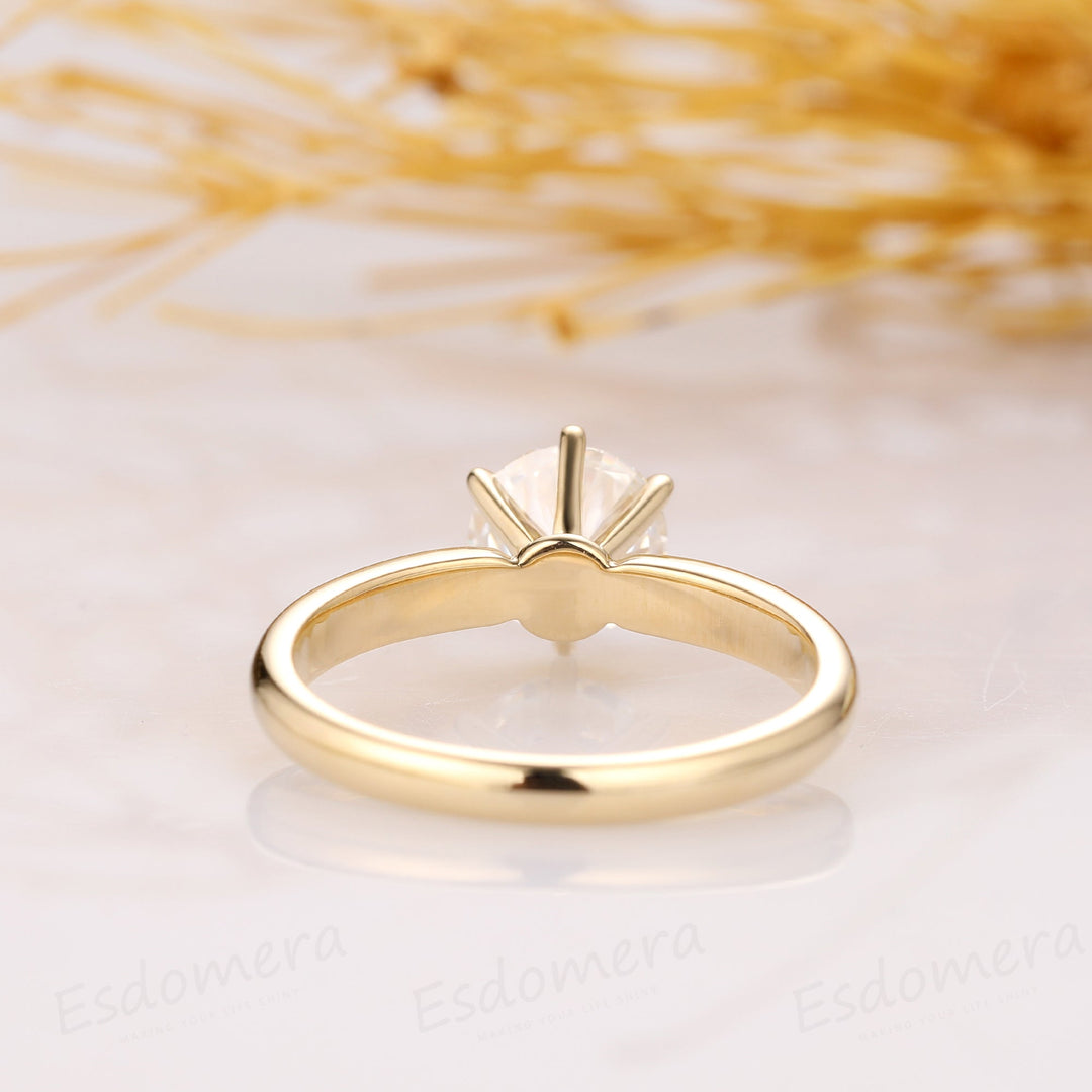 Solitaire IGI Certified Round Cut Lab Grown Diamond Engagement Ring