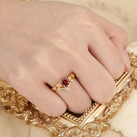 Set nuziale con granato rosso a taglio rotondo Anello di fidanzamento in granato rosso per gennaio