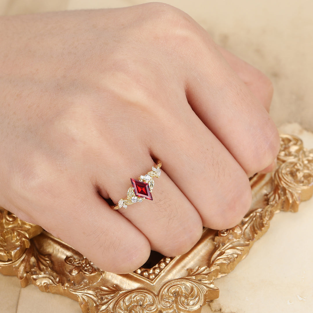Blad geïnspireerde ruitvormige geslepen natuurlijke rode granaat verlovingsring massief gouden dames trouwring