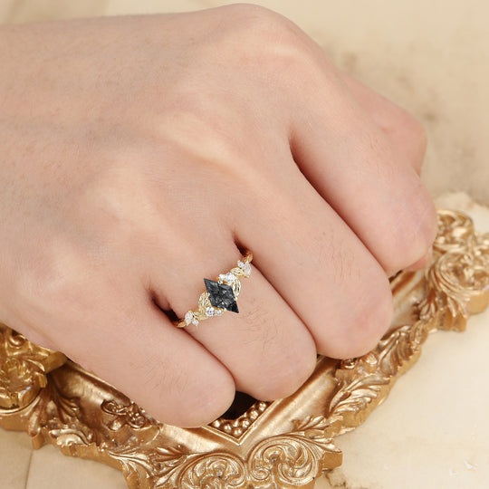 Blad-geïnspireerde ruitvormige geslepen zwarte rutielkwarts verlovingsring massief gouden dames trouwring