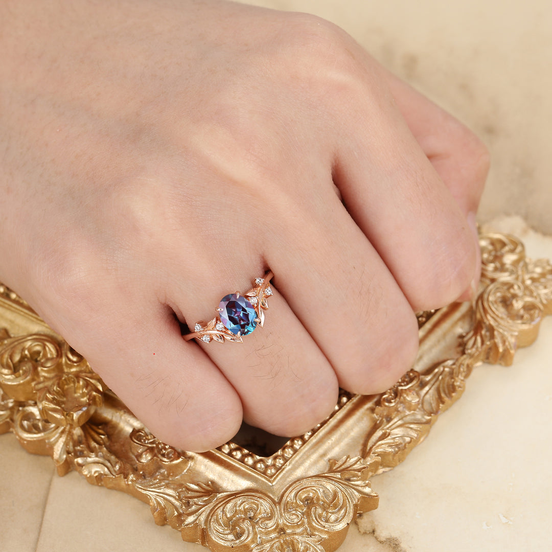 Leaf Inspired Anello Nuziale Ovale con Alessandrite Anello da Sposa in Oro Massiccio 14K per Lei