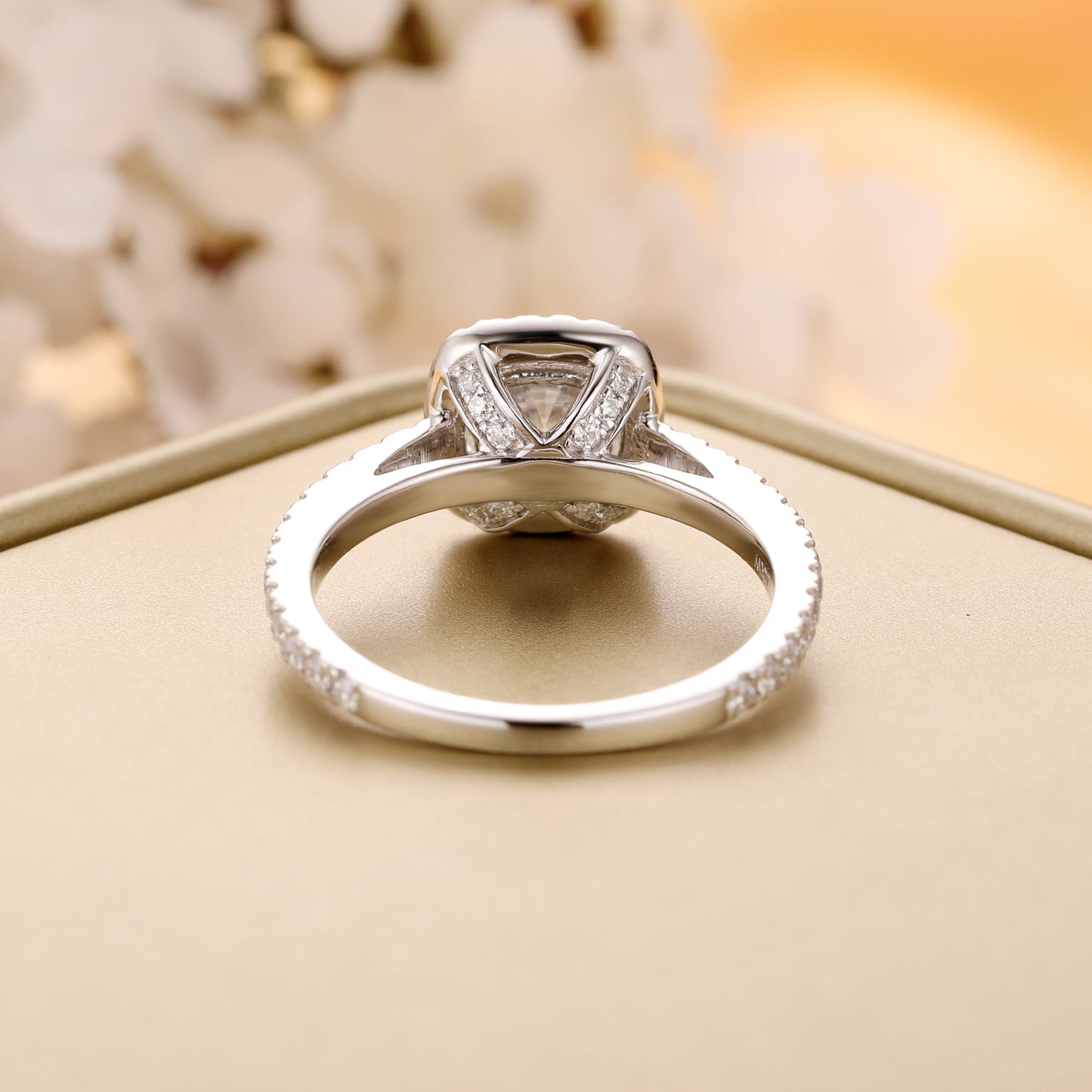 G022 Unique Design 1.1 Carat Cushion Cut Solitaire Halo Pave Setting Moissanite Engagement Ring Gifts For Her
