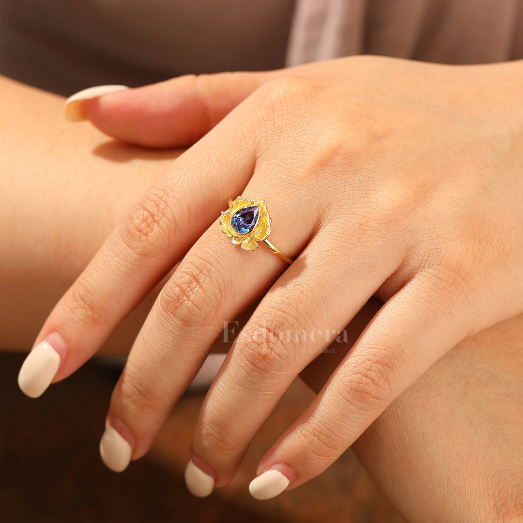 Vintage Flower Style Pear Cut Alexandrite Wedding Ring 14k Yellow Gold Bridal Ring