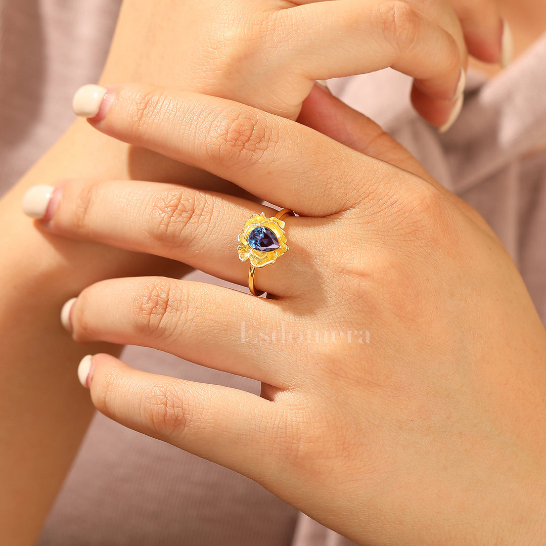 Vintage Flower Style Pear Cut Alexandrite Wedding Ring 14k Yellow Gold Bridal Ring