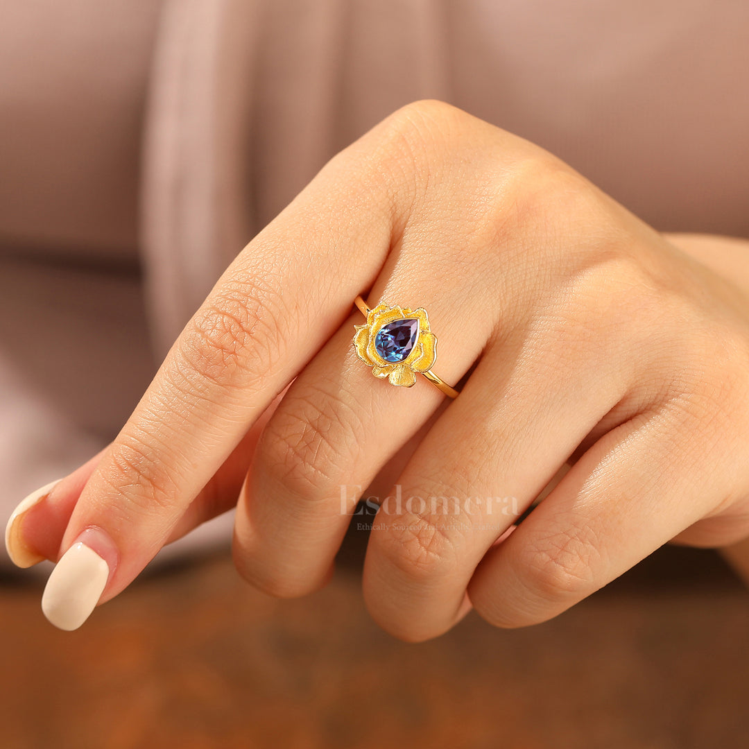 Vintage Flower Style Pear Cut Alexandrite Wedding Ring 14k Yellow Gold Bridal Ring