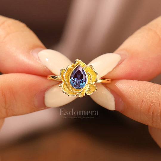 Vintage Flower Style Pear Cut Alexandrite Wedding Ring 14k Yellow Gold Bridal Ring