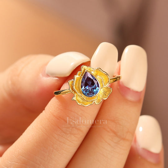 Vintage Flower Style Pear Cut Alexandrite Wedding Ring 14k Yellow Gold Bridal Ring