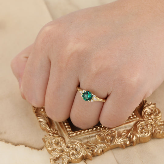 Vintage Style Round Cut Emerald Engagement Ring Filigree Wedding Ring For Her