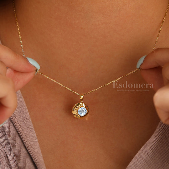 Botanische runde Aquamarin-Halskette mit Weinranken-Gravur Anhänger Geschenk für Frauen