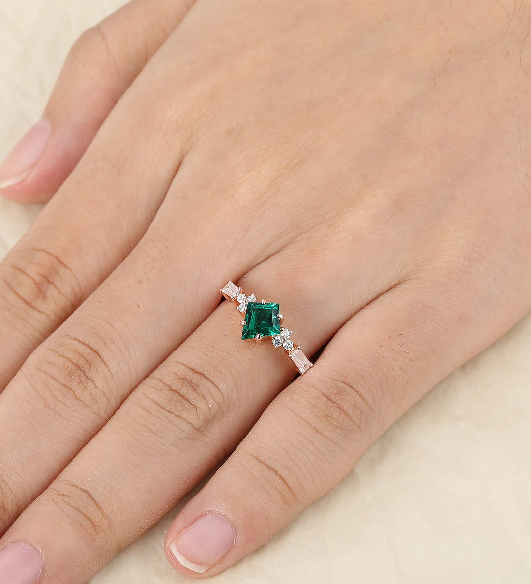 Kite Cut 6x8mm Emerald Ring Vintage Emerald Engagement Ring 14k Rose Gold Ring Gift Unique Antique Wedding Promise Anniversary Ring