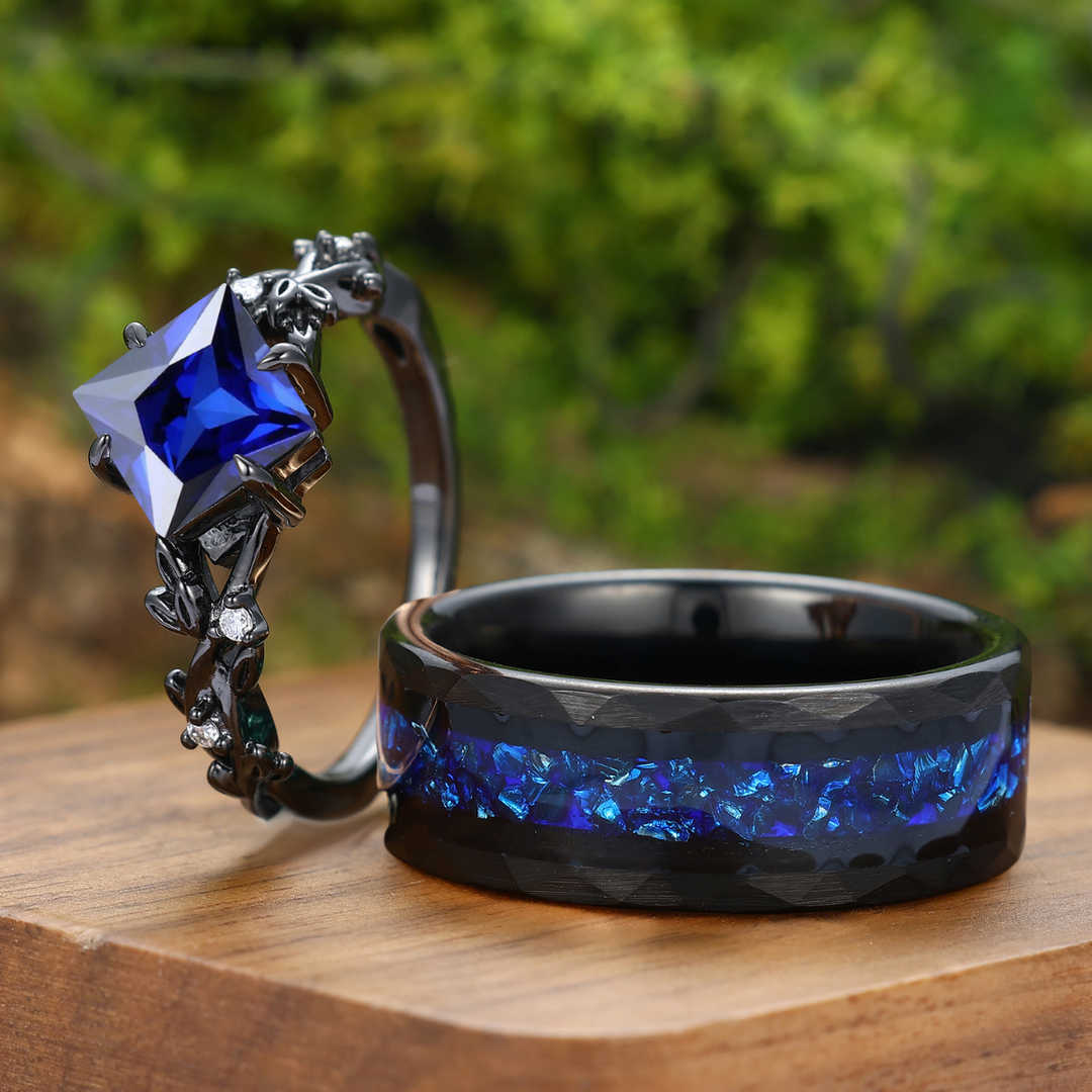 Anillo de pareja delicado con zafiro talla princesa y diseño de