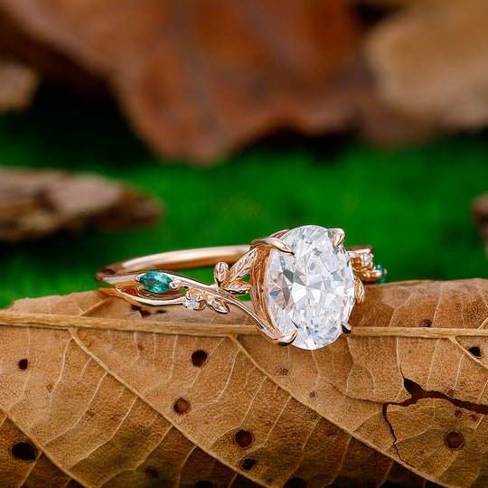 Anillo de compromiso con giro en forma de hoja y corte ovalado único de 2ct de moissanita