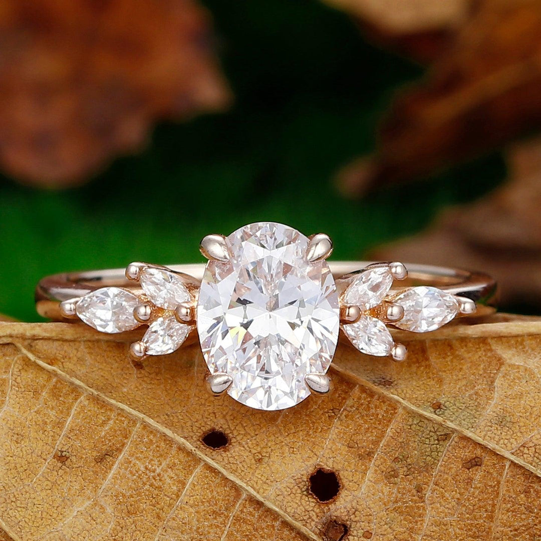 Bague de fiançailles en grappe avec moissanite taille ovale 1,5CT