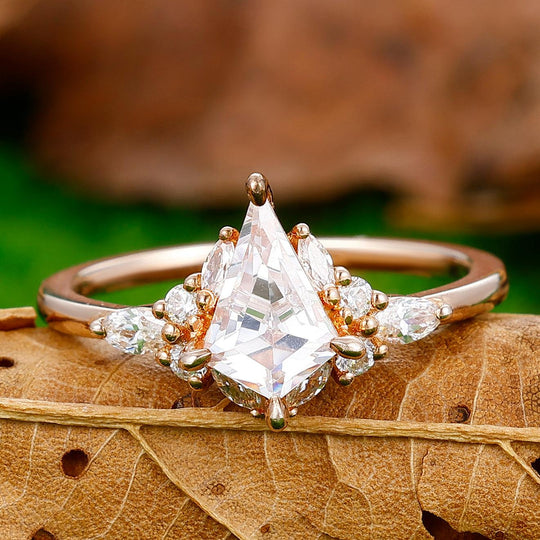 Anillo Art Deco de Moissanita con corte cometa de quilates