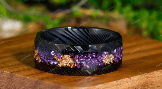 Custom Order- Crushed Amethyst And Emerald Inlay Hammered Damascus Steel Men’s Ring - Esdomera