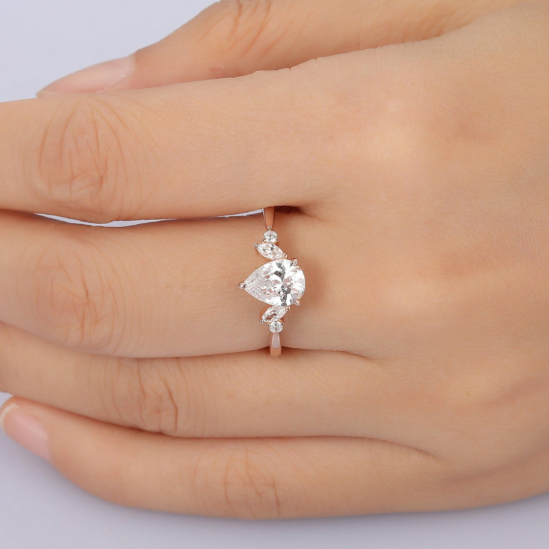 Delicate 1.3 Carat Pear Cut Side Stone Moissanite Engagement Ring Gifts For Her - Esdomera