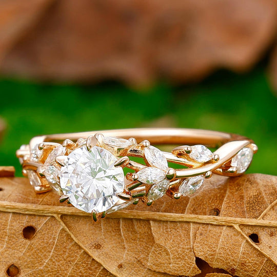 Bague florale élégante avec diamant rond 0,8 CT cultivé en