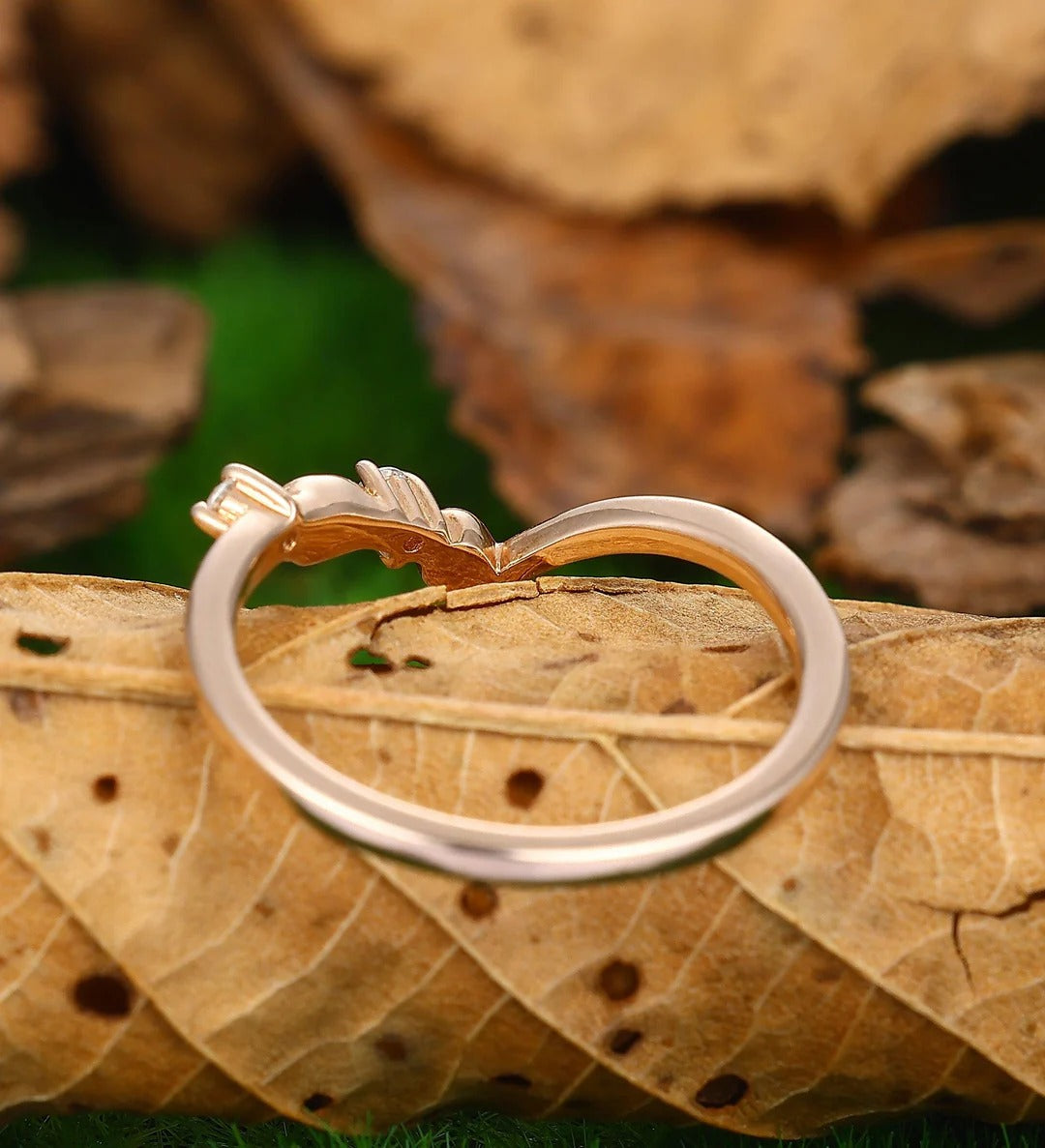Banda de boda redonda con diamante cultivado en laboratorio grabado con hoja, banda para mujer en forma de V