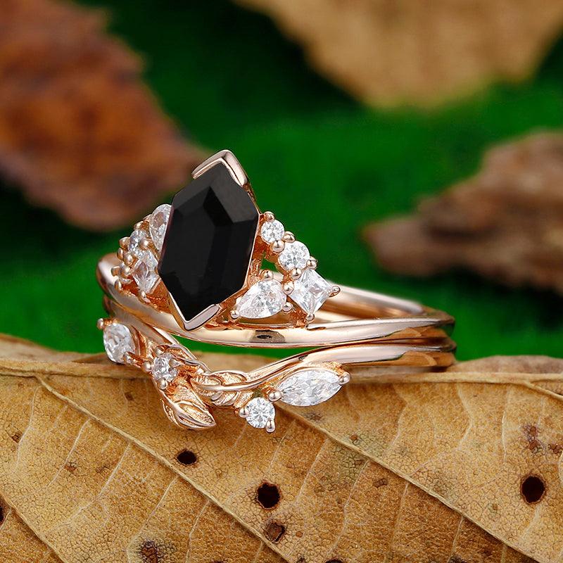 2024 14kt Vintage gold ring with Black Onyx Womens