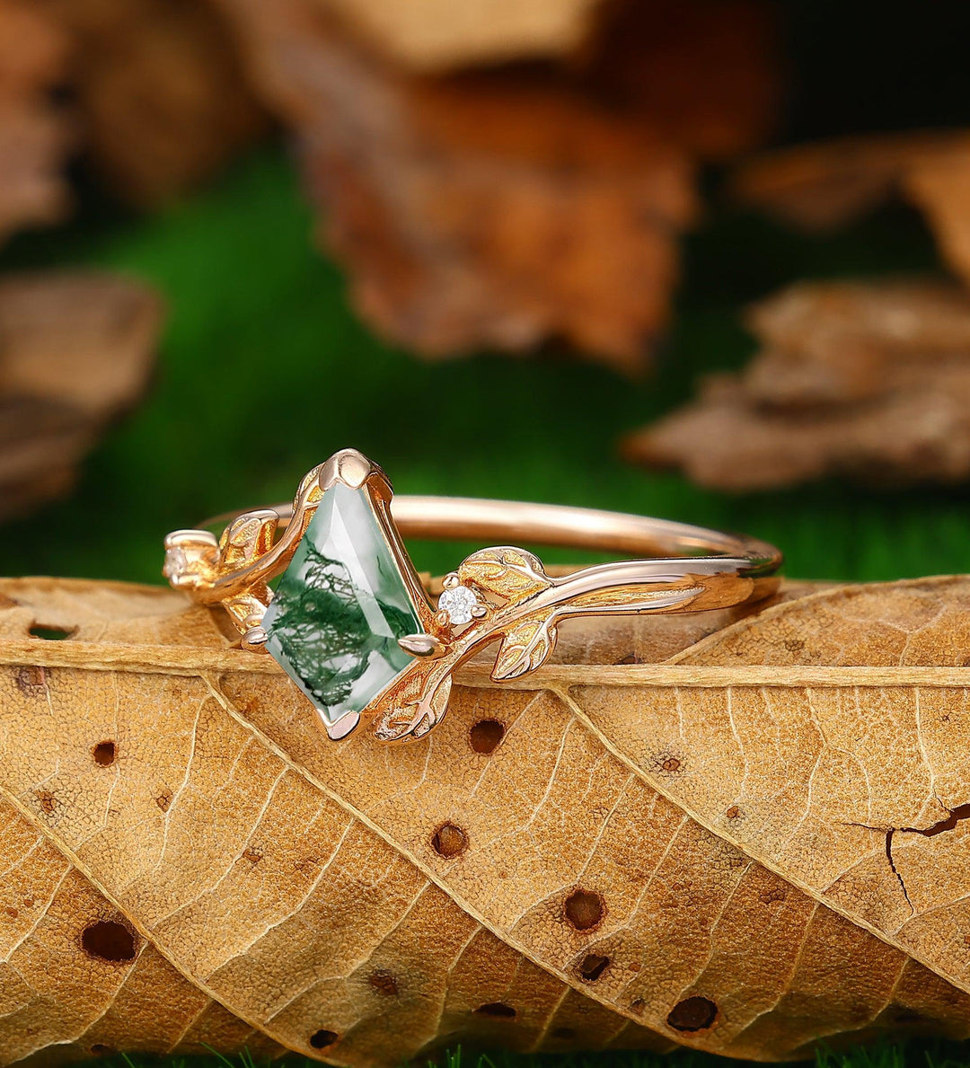 Vintage Unique 6x9mm Kite Shaped Natural Moss Agate Engagement Ring Nature Inspired Leaf Ring - Esdomera