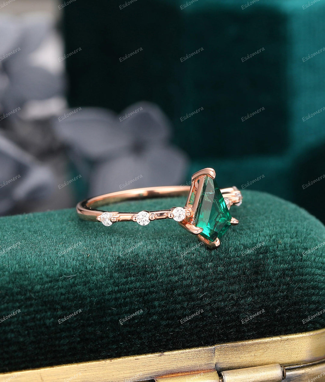 1.35CT Kite Cut Emerald Birthstone Ring, Moissanite Wedding Ring, 14K Rose Gold Anniversary Ring Gift For Her - Esdomera