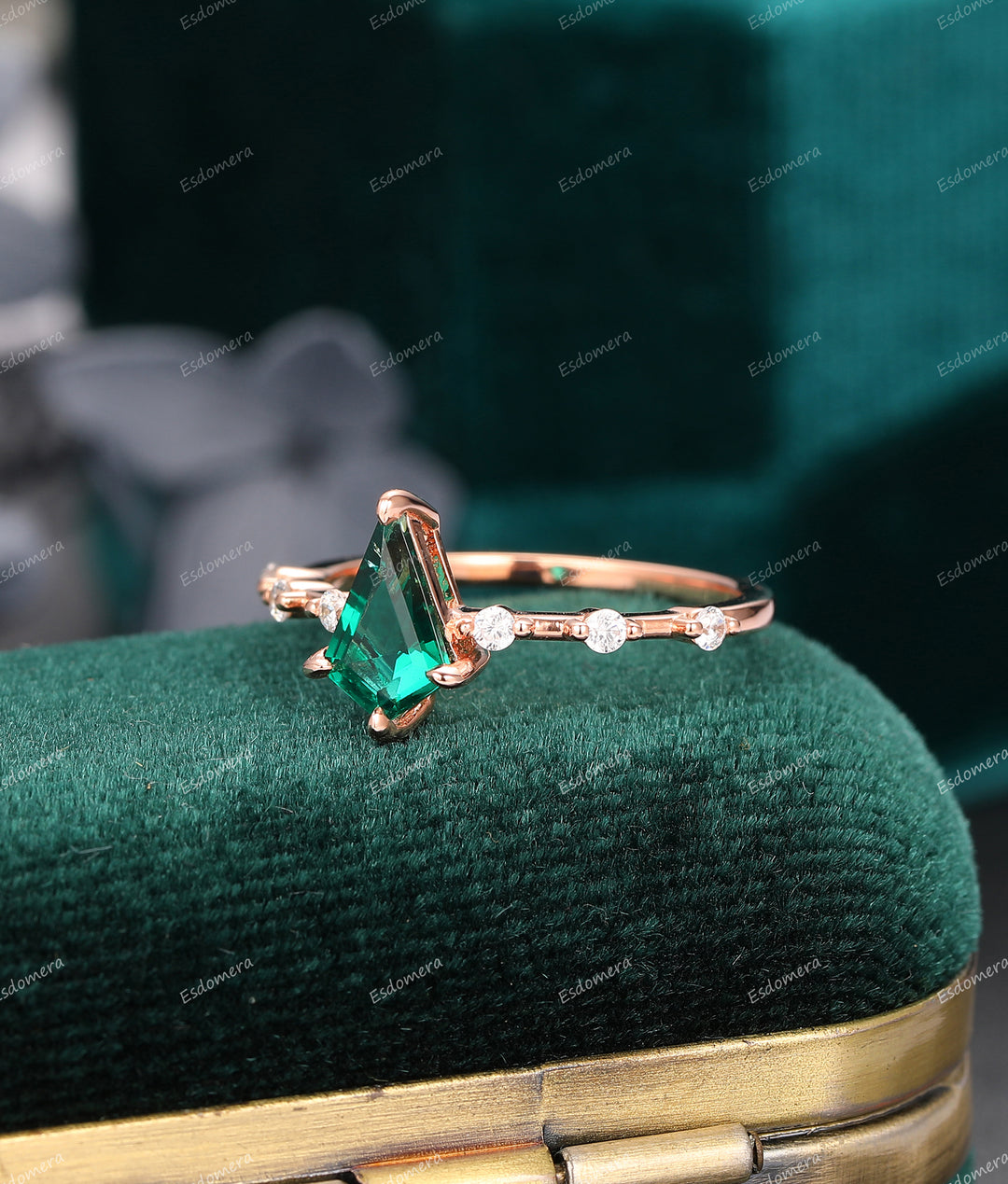 1.35CT Kite Cut Emerald Birthstone Ring, Moissanite Wedding Ring, 14K Rose Gold Anniversary Ring Gift For Her