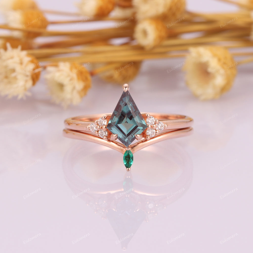 Kite Cut 1.35CT Alexandrite Engagement Ring Set, Green Emerald Stacking Ring, Art Deco Jube Birthstone Ring