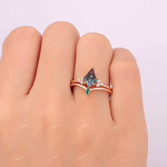 Kite Cut 1.35CT Alexandrite Engagement Ring Set, Green Emerald Stacking Ring, Art Deco Jube Birthstone Ring