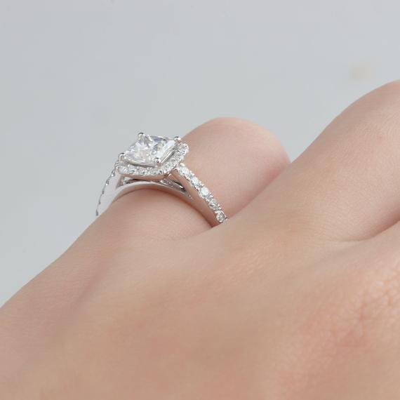 Princess Cut 0.8 CT Esdomera Moissanite Ring, Halo Promise Ring