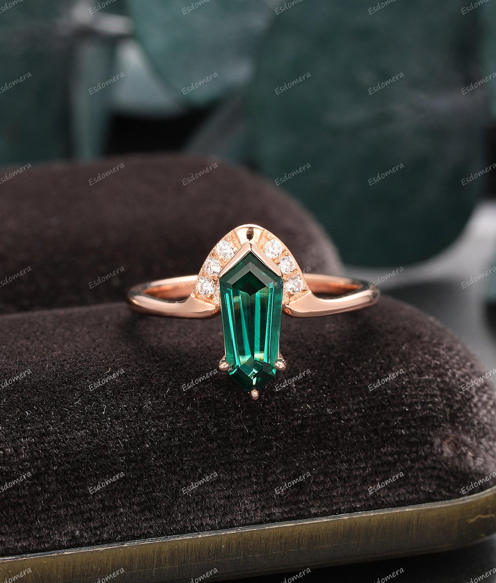Irregular Shaped Emerald Engagement Ring Moissanite V Shaped Vintage Moissanite Ring For Women - Esdomera