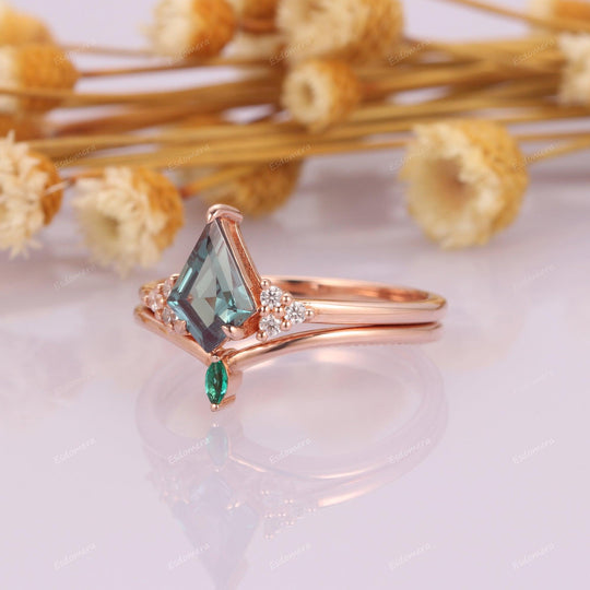Kite Cut 1.35CT Alexandrite Engagement Ring Set, Green Emerald Stacking Ring, Art Deco Jube Birthstone Ring - Esdomera